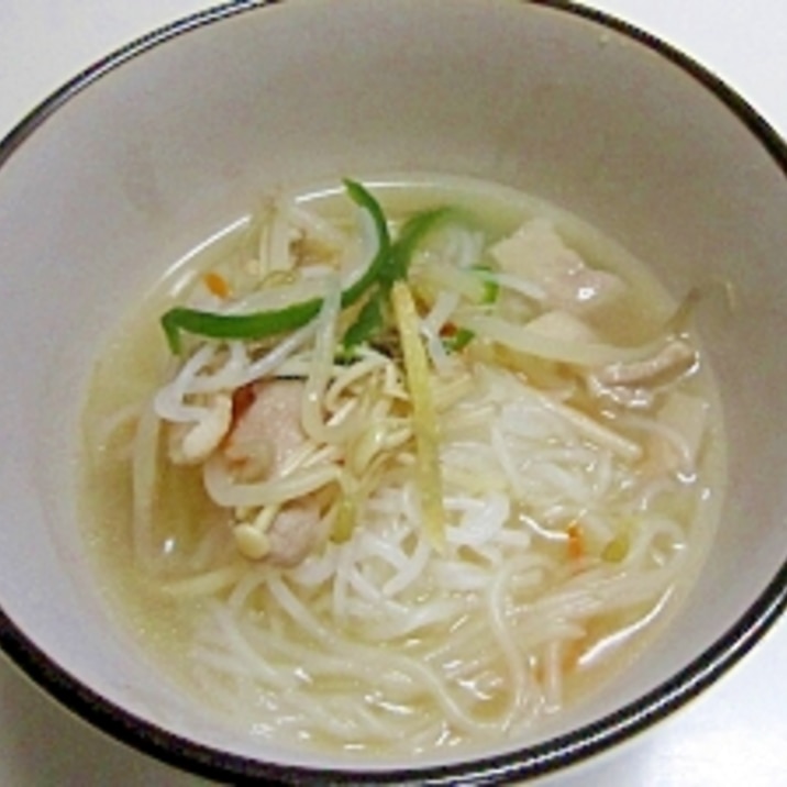 ダイエットラーメン 糸こんにゃく鶏がらスープ味 レシピ 作り方 By 3812 楽天レシピ